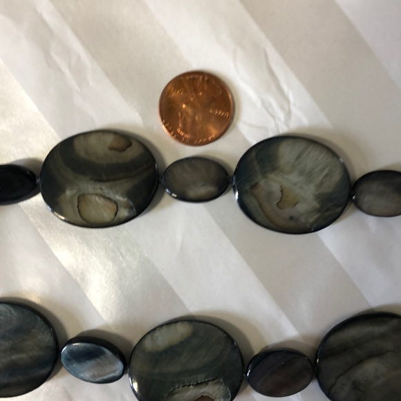 Artisan Black Mother of Pearl necklace Jess David - Picture 6 of 8